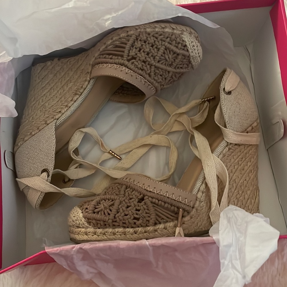 Mauve Fabric Wedges With Wicker Bottom - image 6